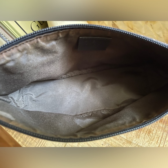 GUCCI Monogram GG Canvas Boat Baguette Pouchette - Picture 3 of 10